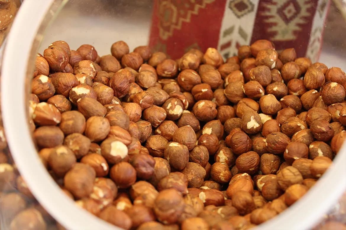 Czy pies może jeść orzechy laskowe? Sprawdź zagrożenia i alternatywy